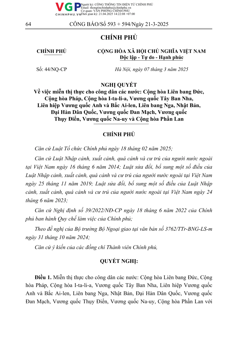 Printed page of a Vietnamese government resolution listing the countries with a visa exemption and the length of stay